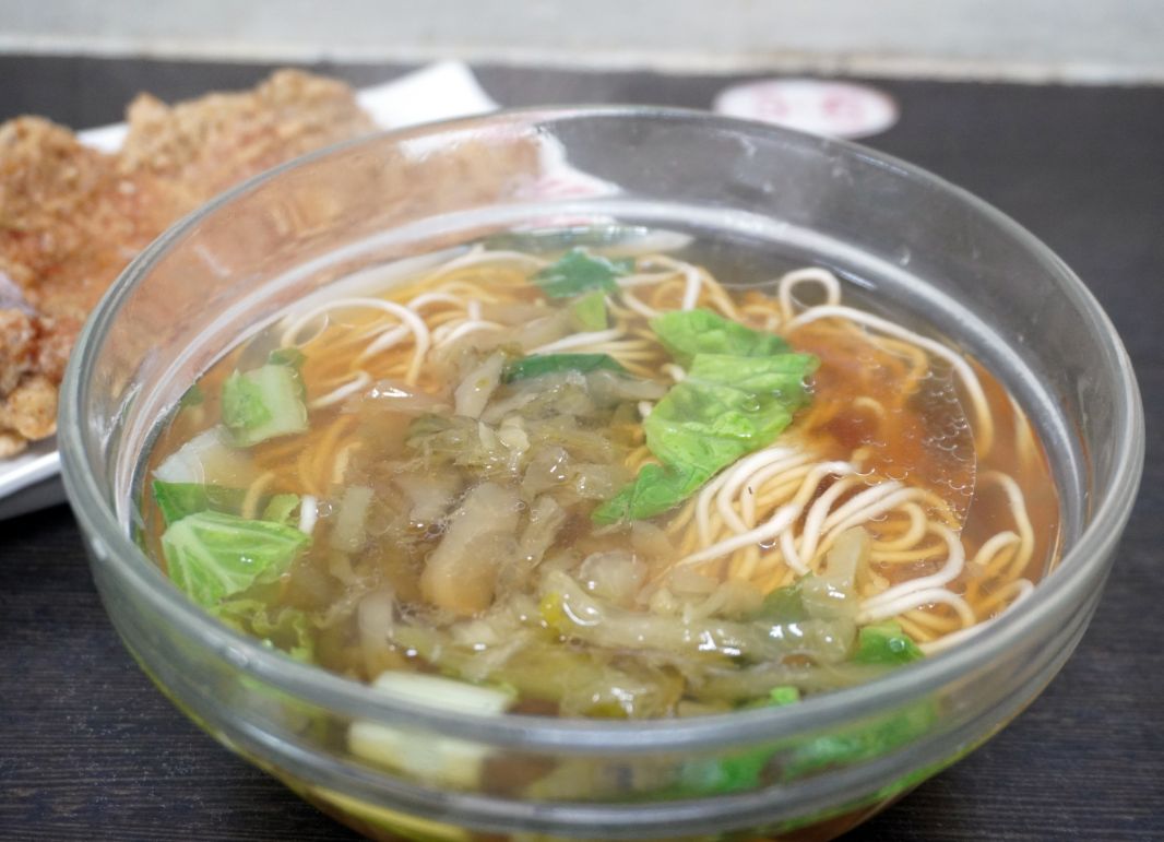 台北萬華│金滿園排骨(原金園排骨武昌店)│西門町必吃，排骨內嫩外酥，黑胡椒香濃郁，附2026年最新菜單