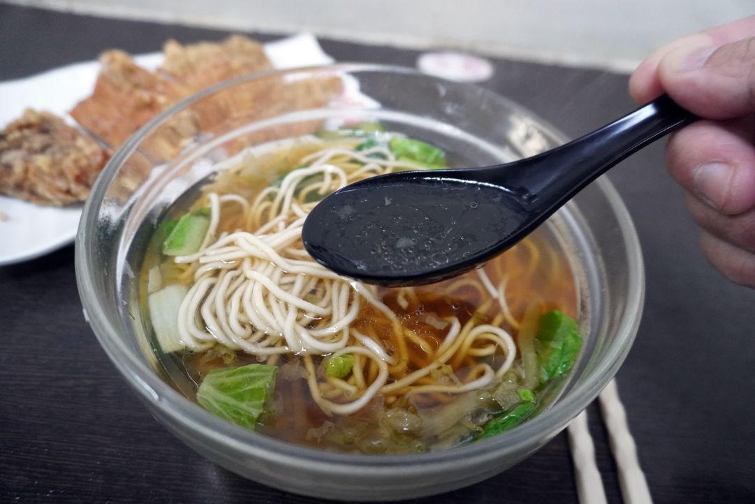 台北萬華│金滿園排骨(原金園排骨武昌店)│西門町必吃,排骨內嫩外酥,黑胡椒香濃郁,附2026年最新菜單 - 第14張圖 台北萬華│金滿園排骨(原金園排骨武昌店)│西門町必吃,排骨內嫩外酥,黑胡椒香濃郁,附2026年最新菜單