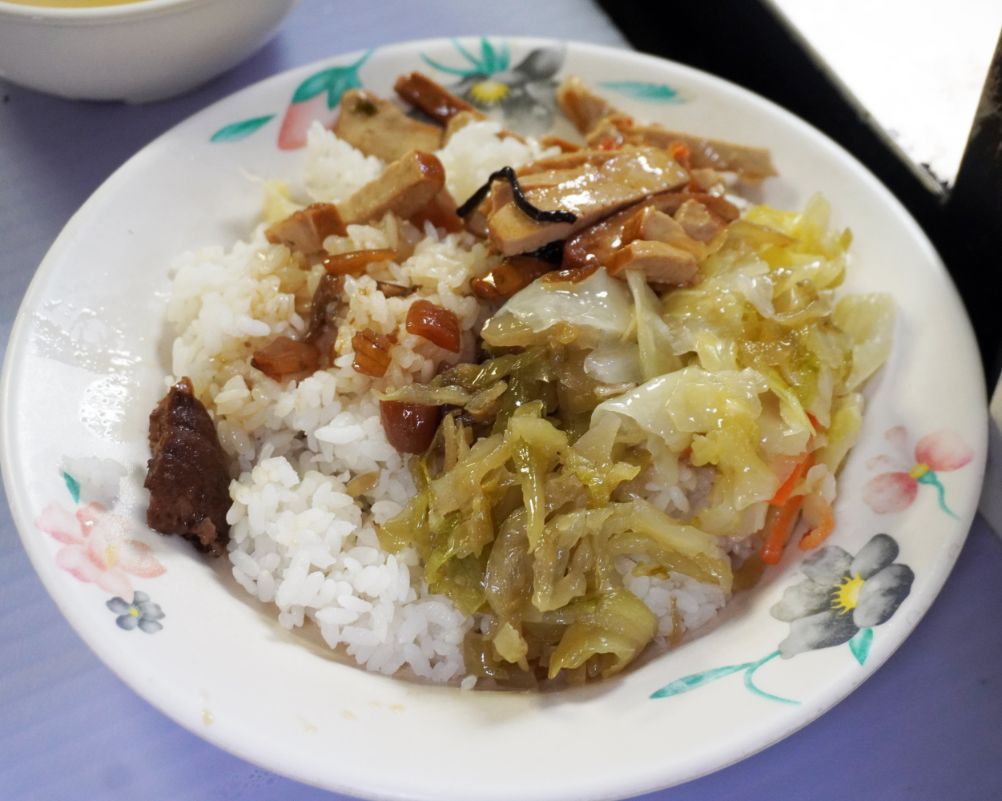 台北萬華│金滿園排骨(原金園排骨武昌店)│西門町必吃,排骨內嫩外酥,黑胡椒香濃郁,附2026年最新菜單 - 第11張圖 台北萬華│金滿園排骨(原金園排骨武昌店)│西門町必吃,排骨內嫩外酥,黑胡椒香濃郁,附2026年最新菜單
