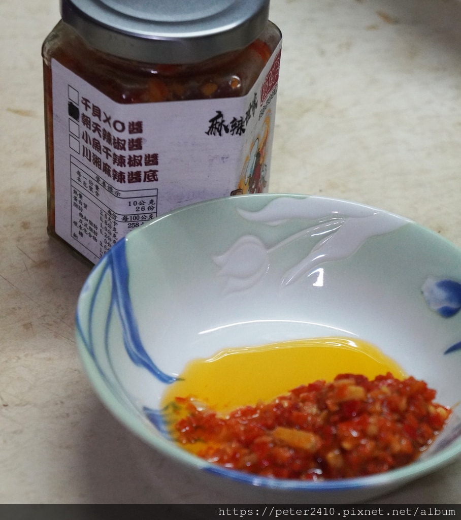 麻辣世家紅半天醬料開箱 (8).JPG