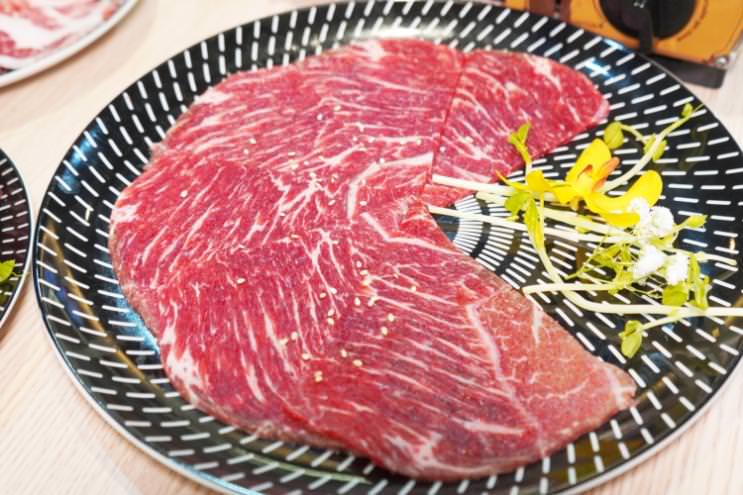 【桃園】燒肉道｜燒肉火鍋吃到飽推薦，全台第一間軌道送餐燒肉店