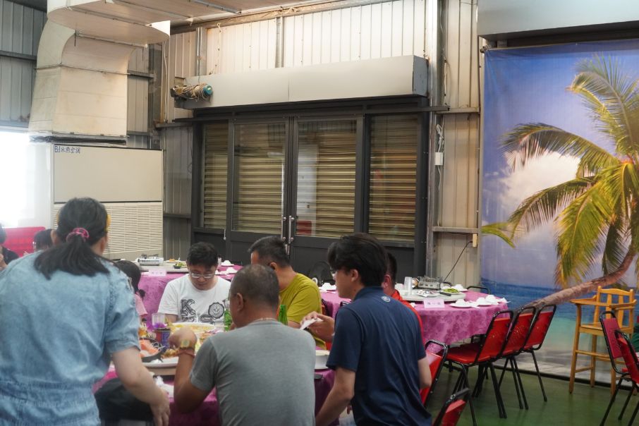 台中美食|梧棲來來海鮮餐廳|超人氣聚餐餐廳,料理澎拜豐盛,假日停車場一位難求 - 第6張圖