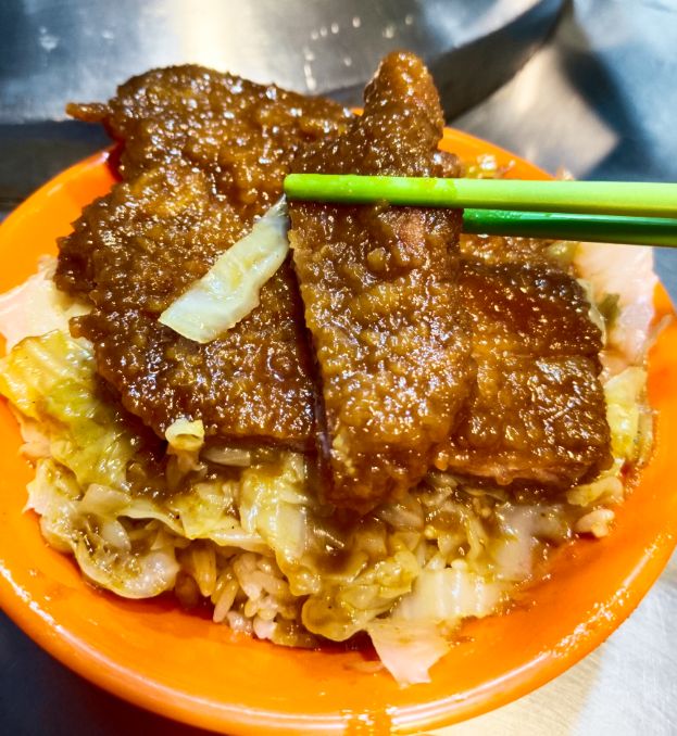 基隆廟口美食|21號魯排骨飯|超人氣排骨飯,先炸後魯,味道豐富,最推旗魚飯 - 第10張圖