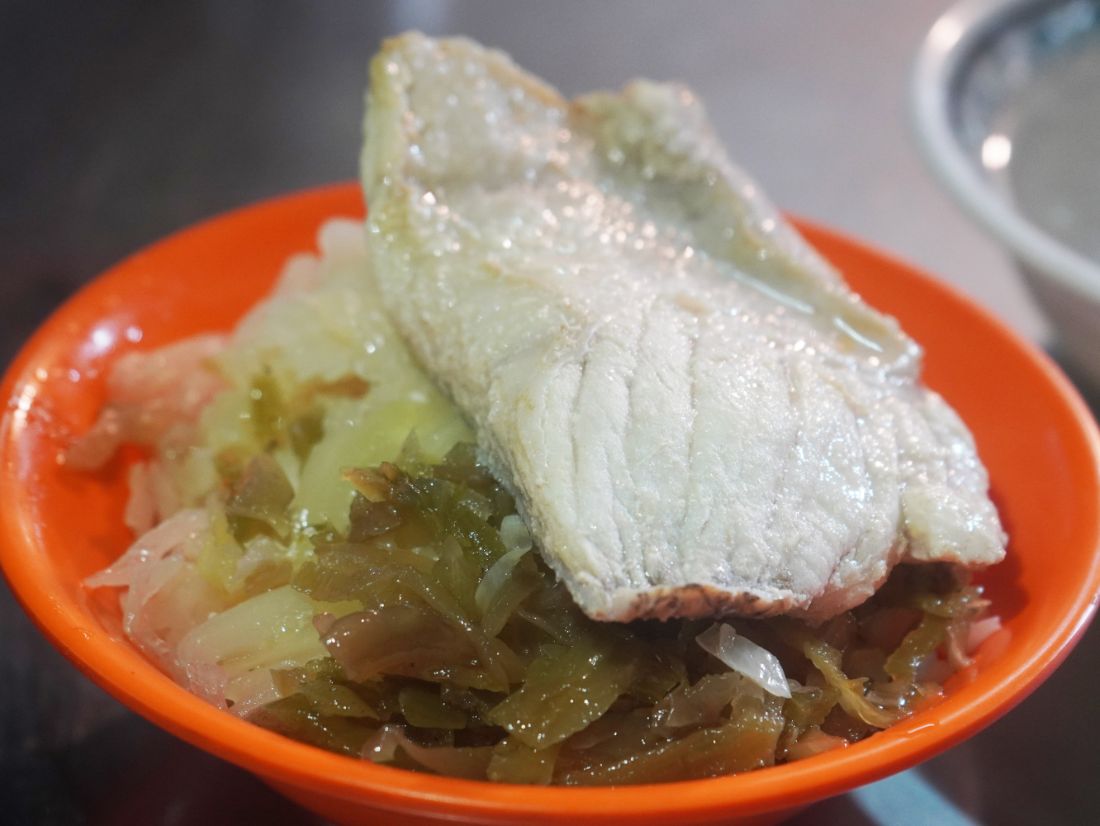 基隆廟口美食|21號魯排骨飯|超人氣排骨飯,先炸後魯,味道豐富,最推旗魚飯 - 第2張圖