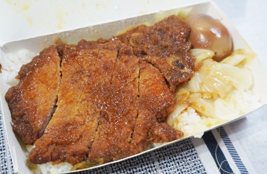 基隆廟口美食|21號魯排骨飯|超人氣排骨飯,先炸後魯,味道豐富,最推旗魚飯 - 第13張圖