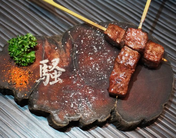 桃園美食|騷居酒屋|永安路超人氣宵夜美食,在地11年老店,聚餐餐廳推薦 - 第16張圖