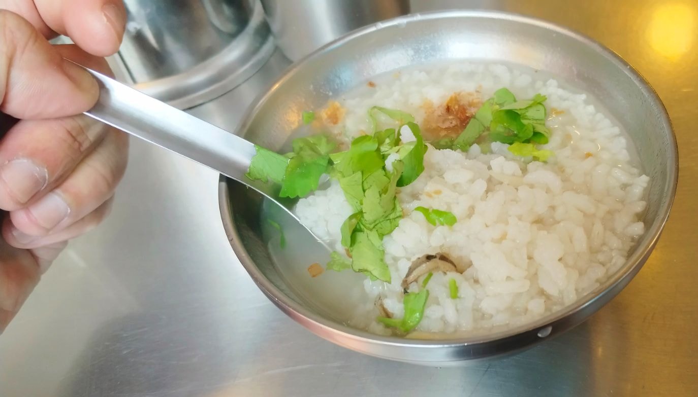 基隆廟口夜市|42號鹹粥|24小時營業的銅板美食,深夜來一碗超暖身 - 第9張圖
