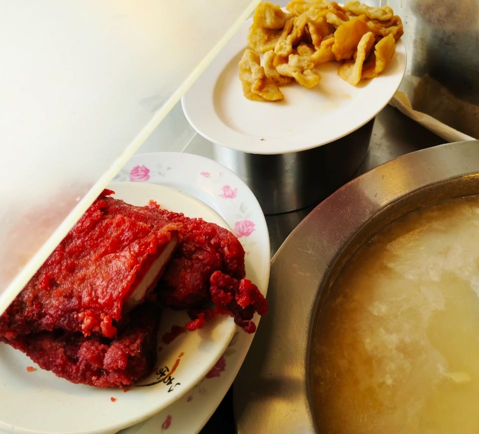 基隆廟口夜市|42號鹹粥|24小時營業的銅板美食,深夜來一碗超暖身 - 第5張圖