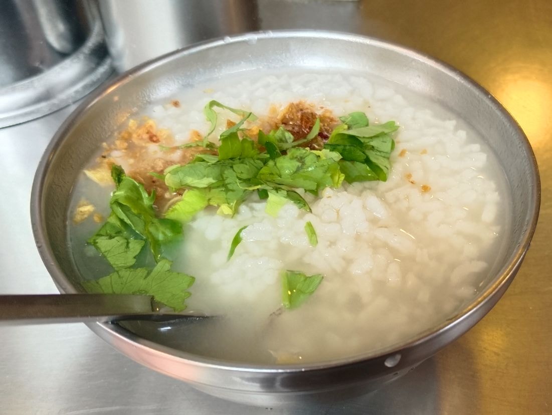 基隆廟口夜市|42號鹹粥|24小時營業的銅板美食,深夜來一碗超暖身 - 第8張圖