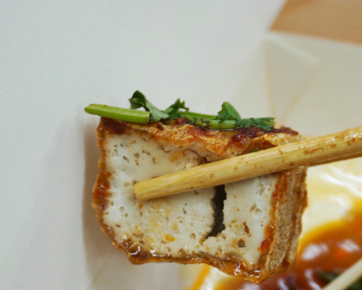 台中西屯|金牌巨無霸香酥臭豆腐|來逢甲推薦必吃臭豆腐,滿滿一盒,外酥內嫩的好味道 - 第9張圖