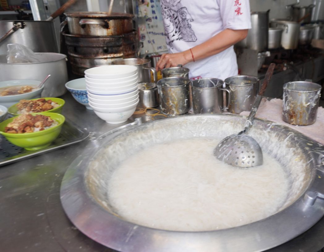 雲林北港|老等油飯麵線糊|在地超過一甲子老店,加蛋黃的麵線糊搭配滷蛋白,完美組合 - 第4張圖