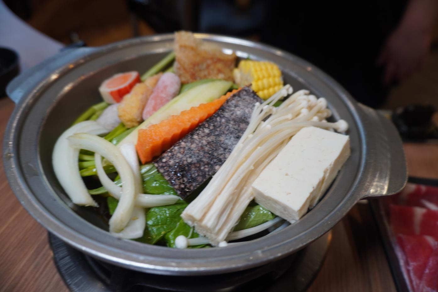 台中西屯|可麗亞石頭火鍋專賣店|50年老品牌,小火鍋食材豐富,爆香石頭火鍋湯頭濃郁 - 第23張圖