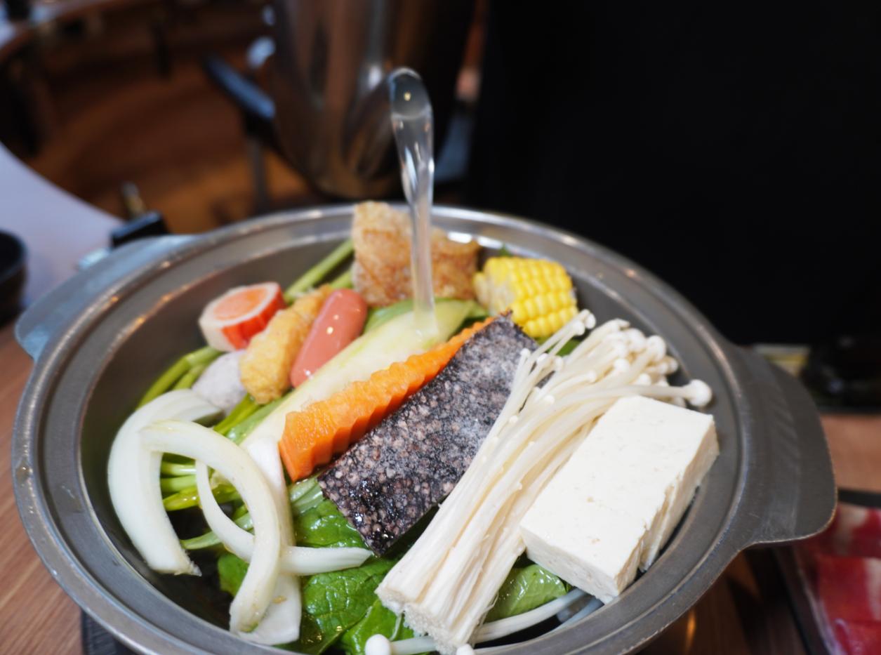 台中西屯|可麗亞石頭火鍋專賣店|50年老品牌,小火鍋食材豐富,爆香石頭火鍋湯頭濃郁 - 第24張圖
