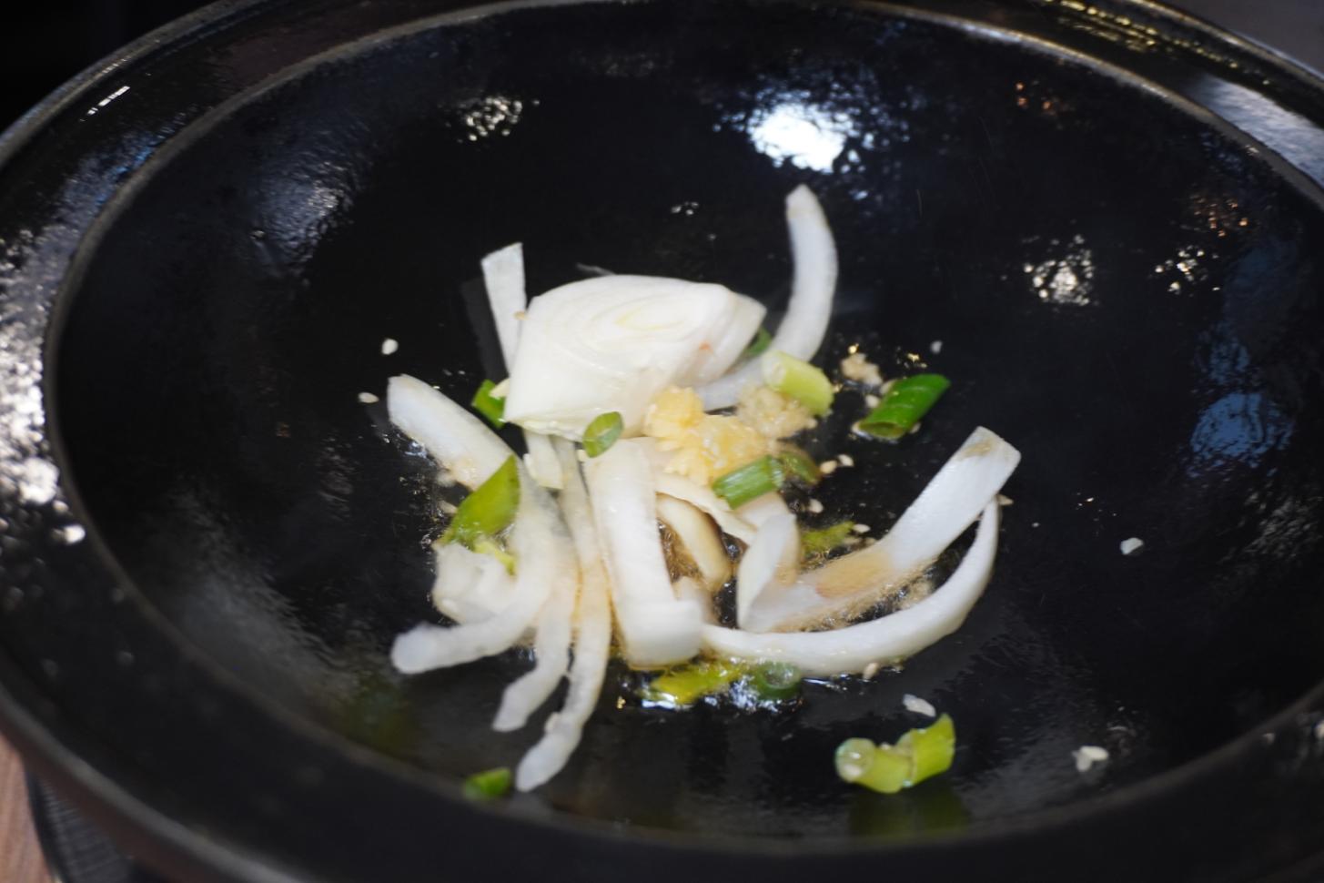 台中西屯|可麗亞石頭火鍋專賣店|50年老品牌,小火鍋食材豐富,爆香石頭火鍋湯頭濃郁 - 第18張圖