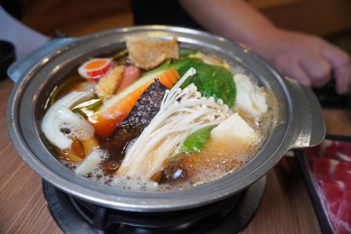 台中西屯|可麗亞石頭火鍋專賣店|50年老品牌,小火鍋食材豐富,爆香石頭火鍋湯頭濃郁 - 第25張圖