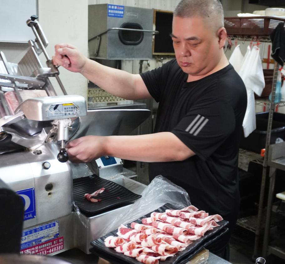 台中西屯|可麗亞石頭火鍋專賣店|50年老品牌,小火鍋食材豐富,爆香石頭火鍋湯頭濃郁 - 第28張圖