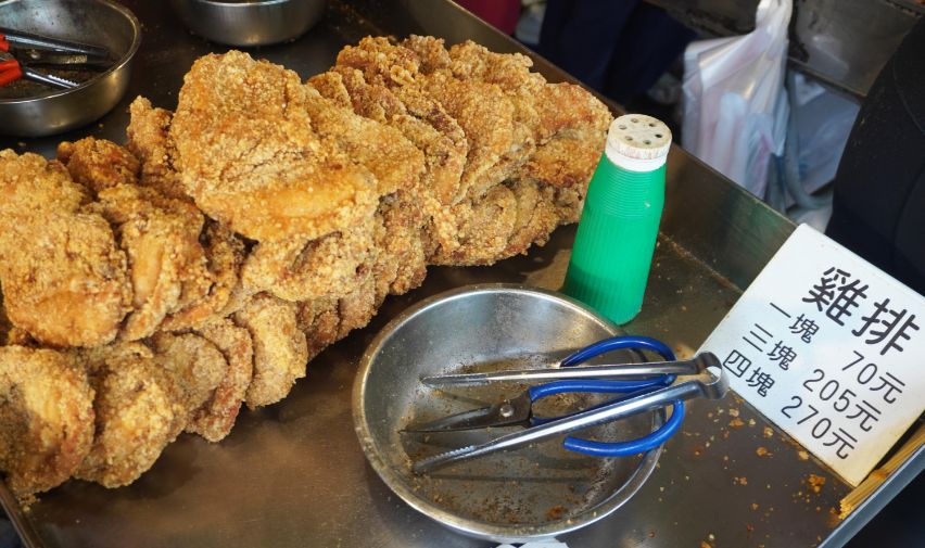 台中西屯|黑冠炸雞|水湳市場必吃美食,炸雞腿皮酥脆,肉嫩多汁 - 第9張圖