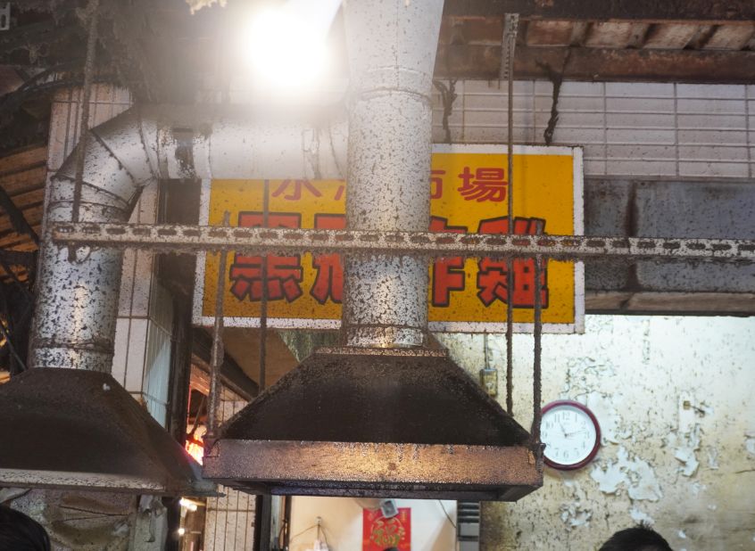 台中西屯|黑冠炸雞|水湳市場必吃美食,炸雞腿皮酥脆,肉嫩多汁 - 第4張圖