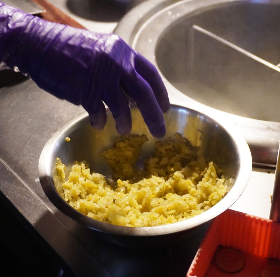 基隆仁愛｜孝三路無名粿仔湯｜美食小吃推薦，湯頭醇厚，小菜品項豐富，一碗粿仔湯只需30元！