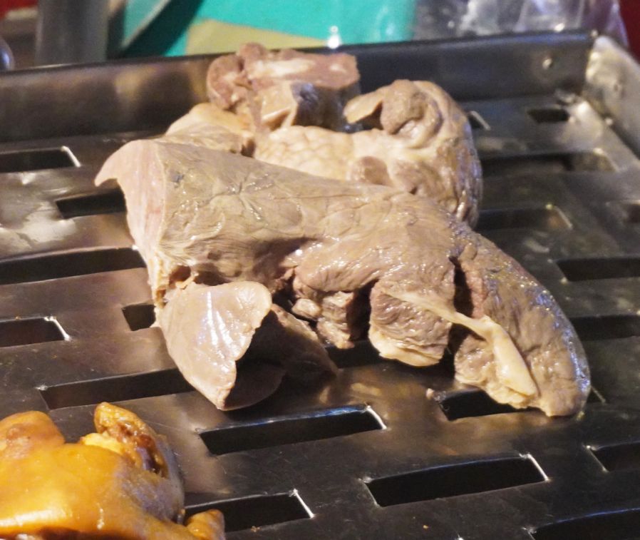 基隆仁愛｜孝三路無名粿仔湯｜美食小吃推薦，湯頭醇厚，小菜品項豐富，一碗粿仔湯只需30元！