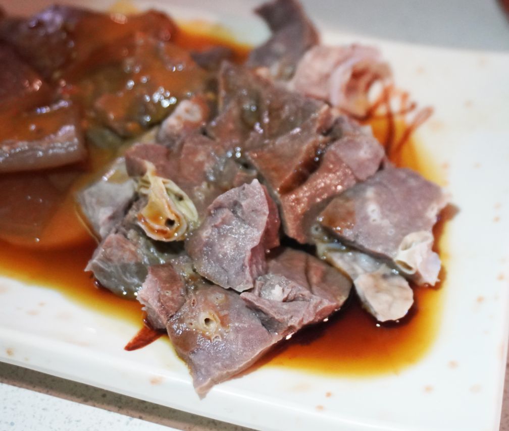 基隆仁愛｜孝三路無名粿仔湯｜美食小吃推薦，湯頭醇厚，小菜品項豐富，一碗粿仔湯只需30元！