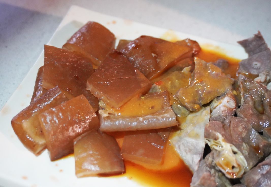 基隆仁愛｜孝三路無名粿仔湯｜美食小吃推薦，湯頭醇厚，小菜品項豐富，一碗粿仔湯只需30元！