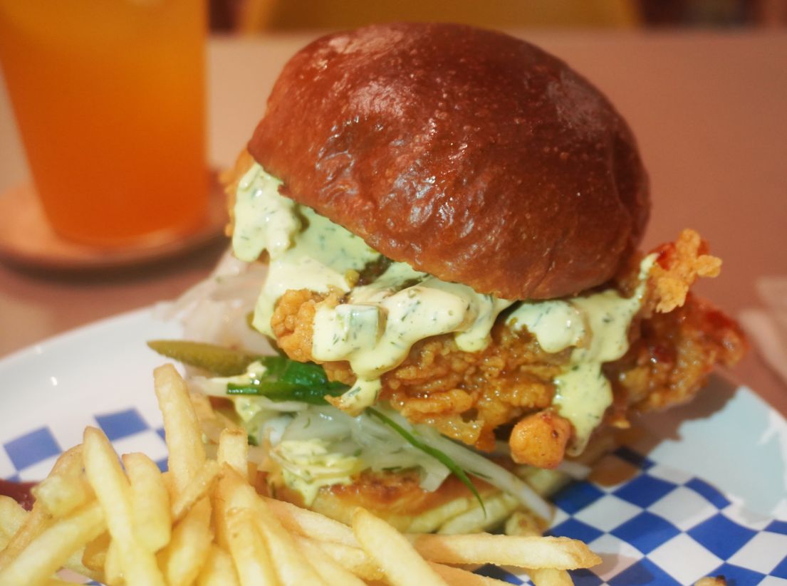 基隆仁愛|SUKI Burger|裝潢充滿90年代復古風,美式炸雞堡風味豐富,搭配酥脆薯條,吃起來很過癮 - 第14張圖