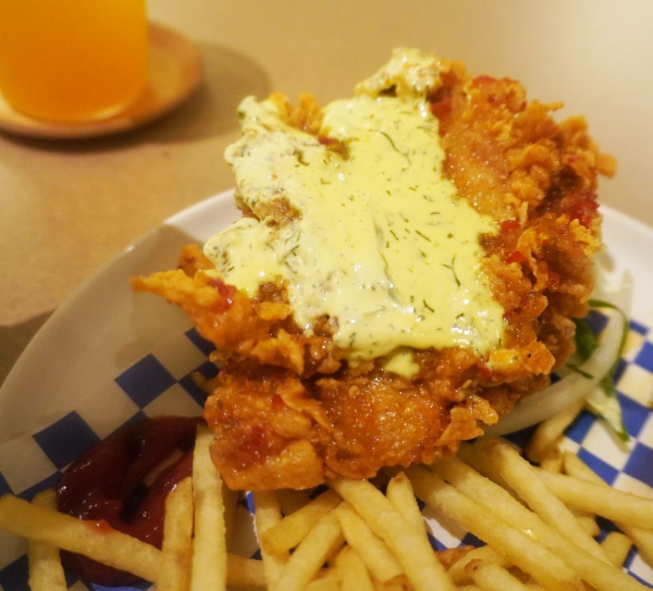 基隆仁愛|SUKI Burger|裝潢充滿90年代復古風,美式炸雞堡風味豐富,搭配酥脆薯條,吃起來很過癮 - 第15張圖