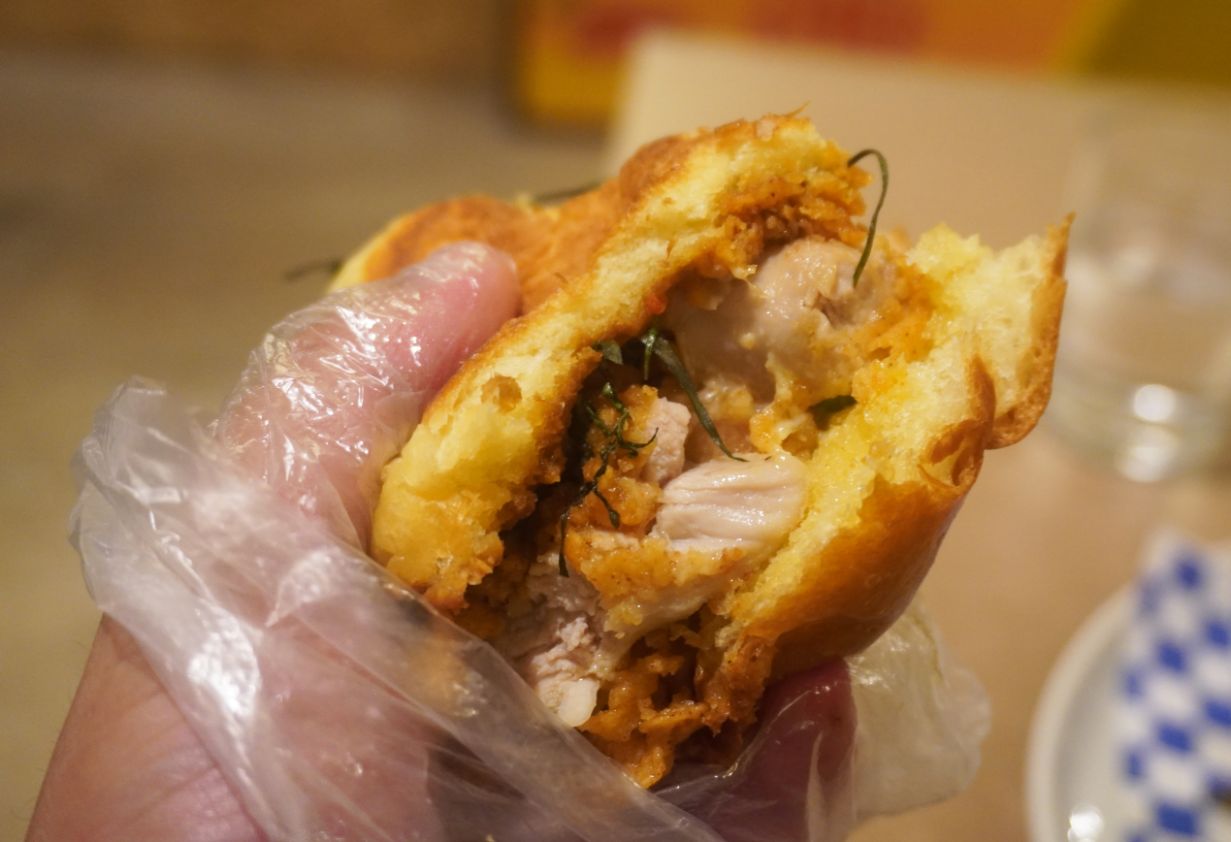 基隆仁愛|SUKI Burger|裝潢充滿90年代復古風,美式炸雞堡風味豐富,搭配酥脆薯條,吃起來很過癮 - 第21張圖