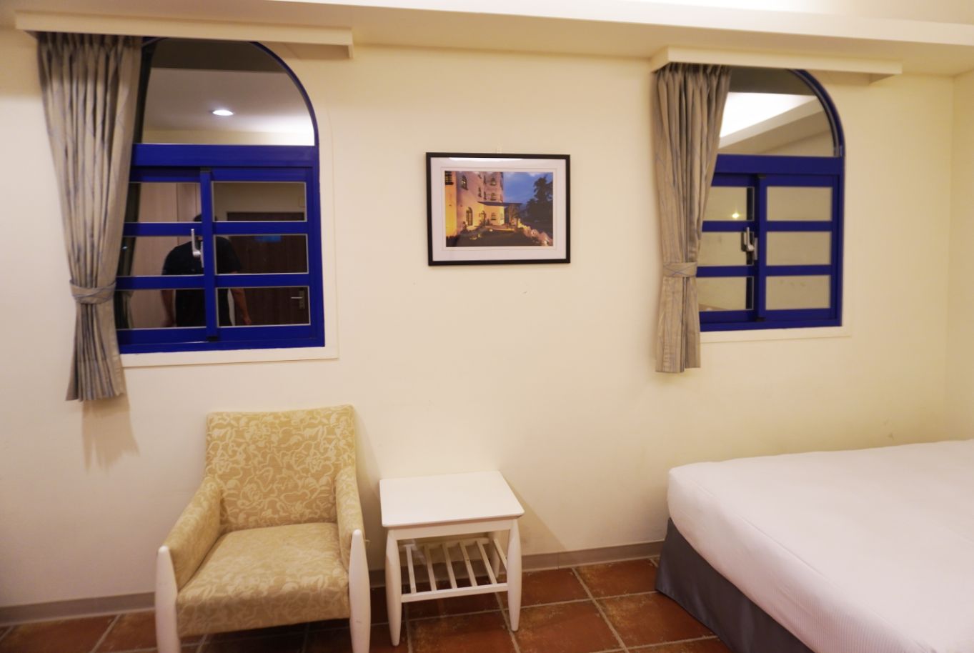 台東住宿|忘憂館景觀旅店|超人氣親子飯店,外觀帶有希臘地中海風格,夢幻粉紅球池讓孩子盡情放電 - 第17張圖