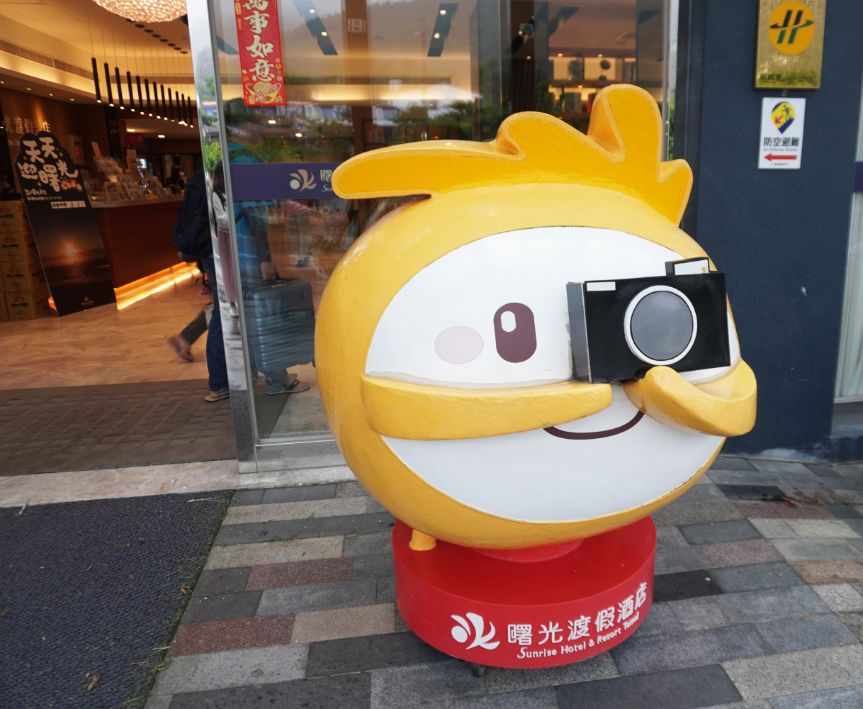 台東住宿|忘憂館景觀旅店|超人氣親子飯店,外觀帶有希臘地中海風格,夢幻粉紅球池讓孩子盡情放電 - 第3張圖