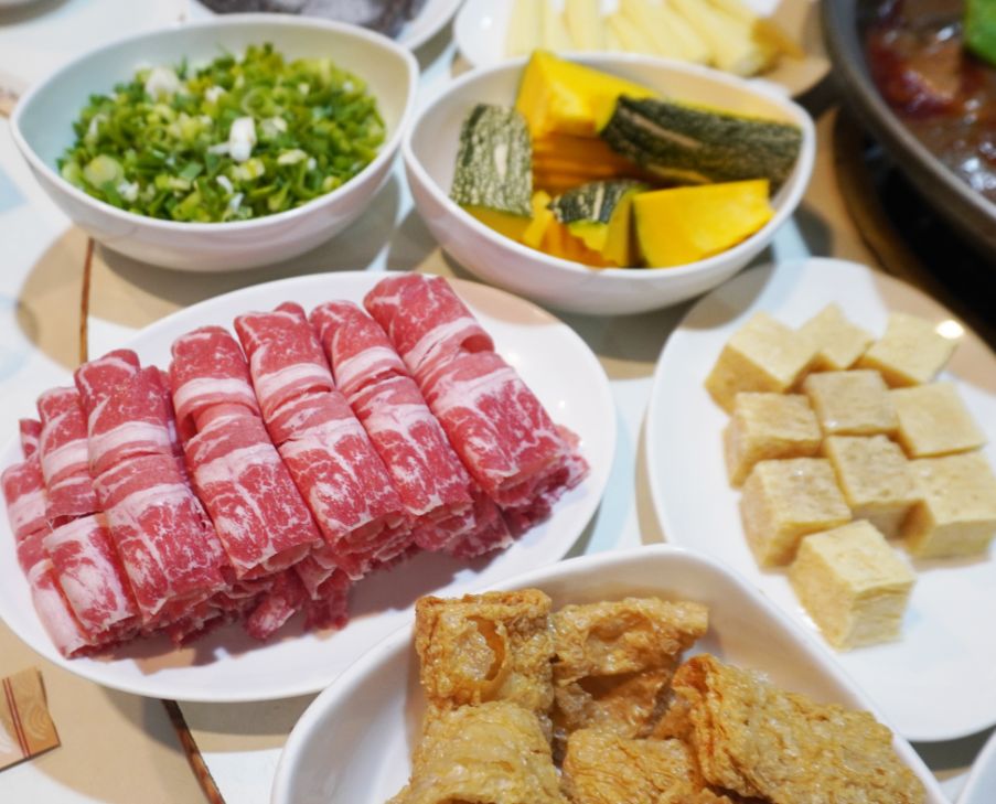 台東市美食|夫妻肺片鴛鴦麻辣火鍋|在地30年人氣麻辣鍋店,湯頭香麻濃郁,食材新鮮,麻辣乾拌麵推薦必點 - 第22張圖