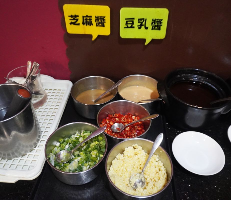 台東市美食|夫妻肺片鴛鴦麻辣火鍋|在地30年人氣麻辣鍋店,湯頭香麻濃郁,食材新鮮,麻辣乾拌麵推薦必點 - 第14張圖
