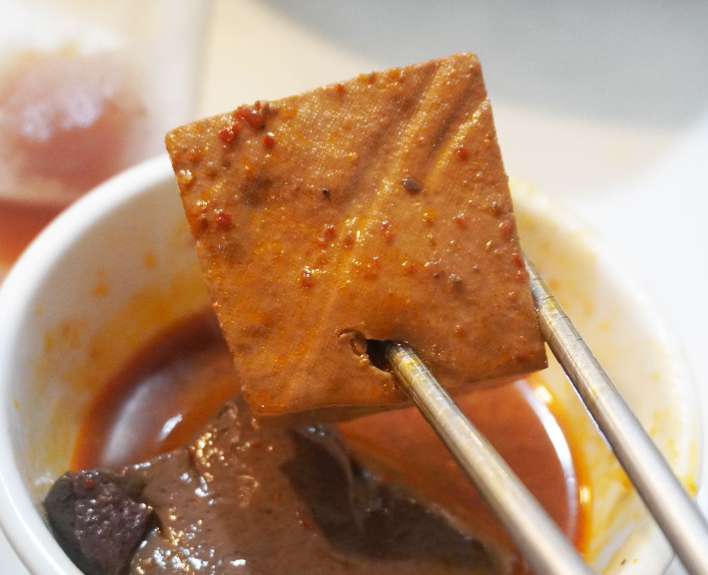 台東市美食|夫妻肺片鴛鴦麻辣火鍋|在地30年人氣麻辣鍋店,湯頭香麻濃郁,食材新鮮,麻辣乾拌麵推薦必點 - 第17張圖