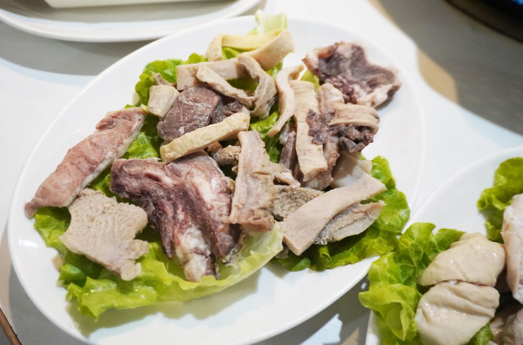 台東市美食|夫妻肺片鴛鴦麻辣火鍋|在地30年人氣麻辣鍋店,湯頭香麻濃郁,食材新鮮,麻辣乾拌麵推薦必點 - 第24張圖