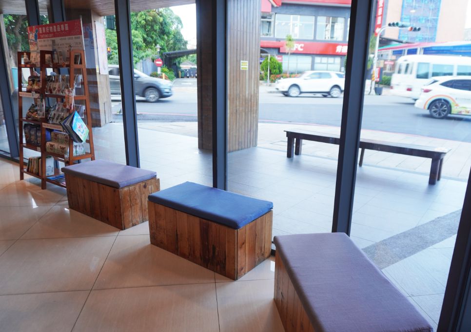 台東住宿|旅人驛站鐵花文創館|鄰近波浪屋的商務旅館,空間簡約乾淨 - 第5張圖