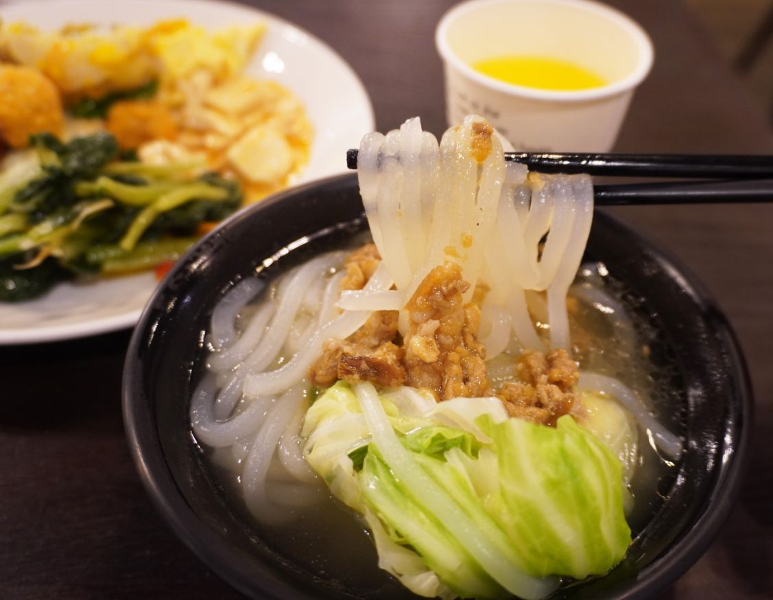 台東住宿|旅人驛站鐵花文創館|鄰近波浪屋的商務旅館,空間簡約乾淨 - 第42張圖