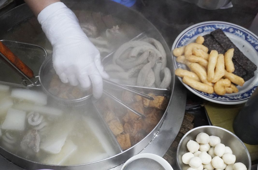 基隆美食|安樂市場菜頭滷|隱身於傳統市場的銅板美食,基隆100碗推薦名單(附菜單) - 第2張圖 基隆美食|安樂市場菜頭滷|隱身於傳統市場的銅板美食,基隆100碗推薦名單(附菜單)