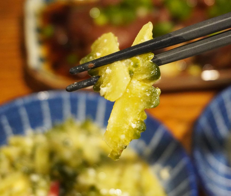 台北中山｜東館牛麵食館｜朝日新聞兩度報導，湯頭以天然中藥搭配番茄熬製而成，濃郁醇厚，牛肉帶筋口感Q彈