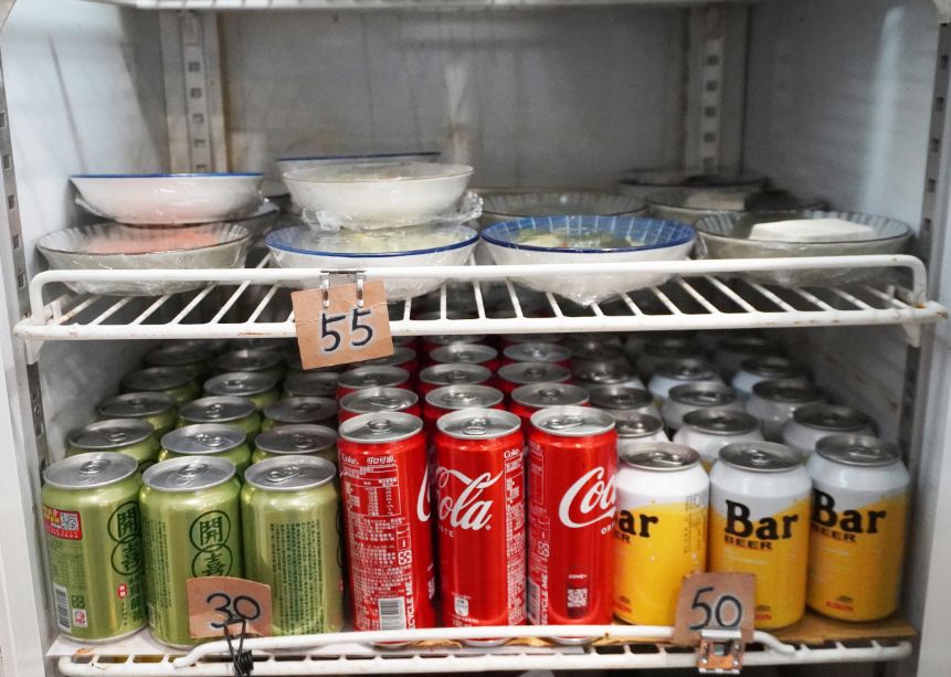 台北中山｜東館牛麵食館｜朝日新聞兩度報導，湯頭以天然中藥搭配番茄熬製而成，濃郁醇厚，牛肉帶筋口感Q彈