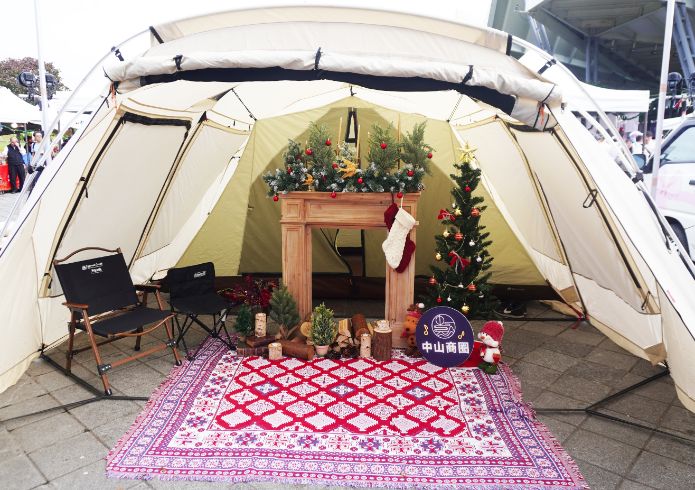 【攻略】2025北歐聖誕OUTDOOR嘉年華｜跟聖誕老公公近距離互動，坐在帳棚下欣賞精采的電影