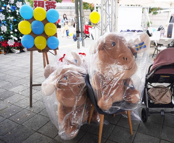 【攻略】2025北歐聖誕OUTDOOR嘉年華｜跟聖誕老公公近距離互動，坐在帳棚下欣賞精采的電影