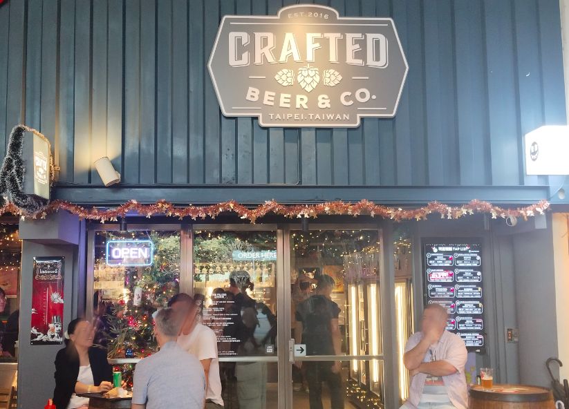 【攻略】2025北歐聖誕OUTDOOR嘉年華｜跟聖誕老公公近距離互動，坐在帳棚下欣賞精采的電影