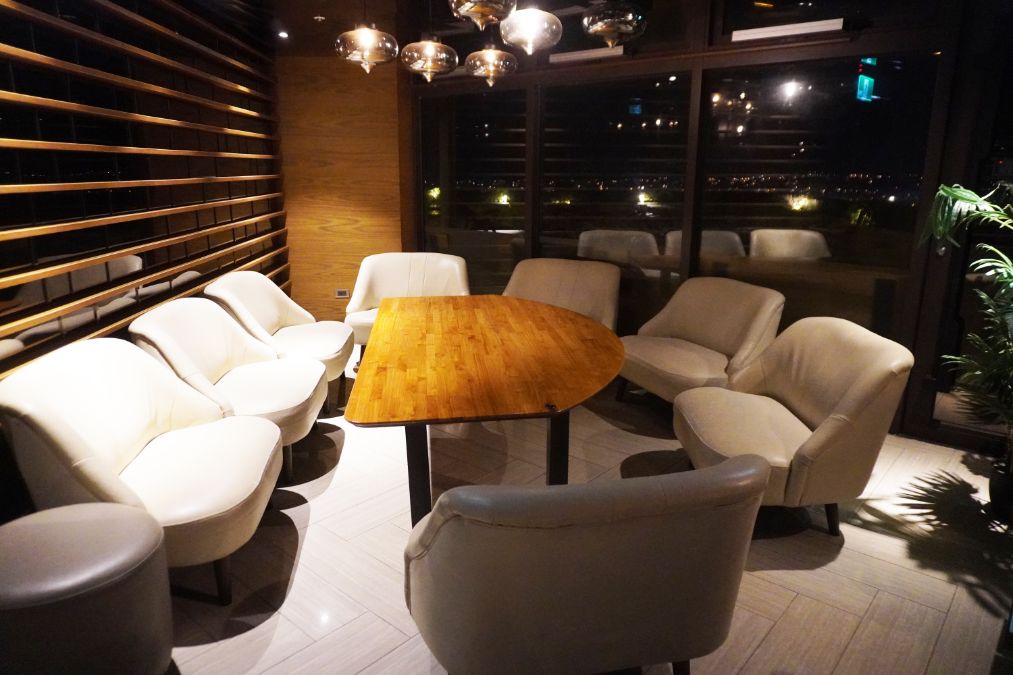 宜蘭羅東｜村却The Roof 190星空酒吧｜擁有270度視野的景觀酒吧