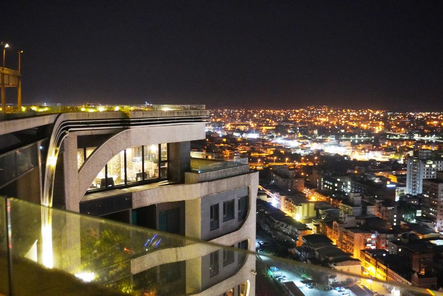 宜蘭羅東｜村却The Roof 190星空酒吧｜擁有270度視野的景觀酒吧