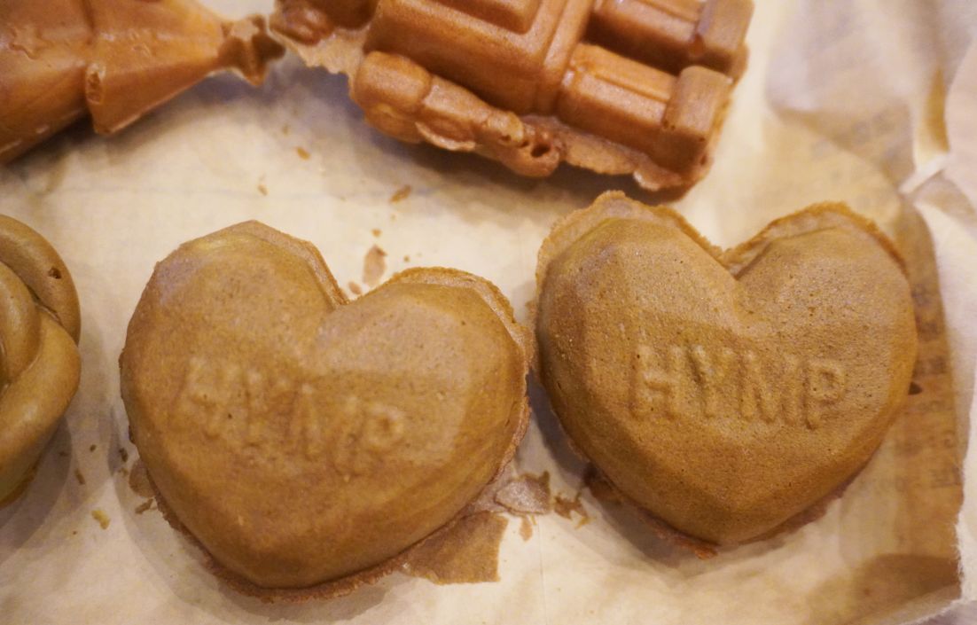 台北南港|紅玉滿赤心雞蛋糕|期間限定美食,來LaLaport逛商場看電影必吃 - 第3張圖 台北南港|紅玉滿赤心雞蛋糕|期間限定美食,來LaLaport逛商場看電影必吃