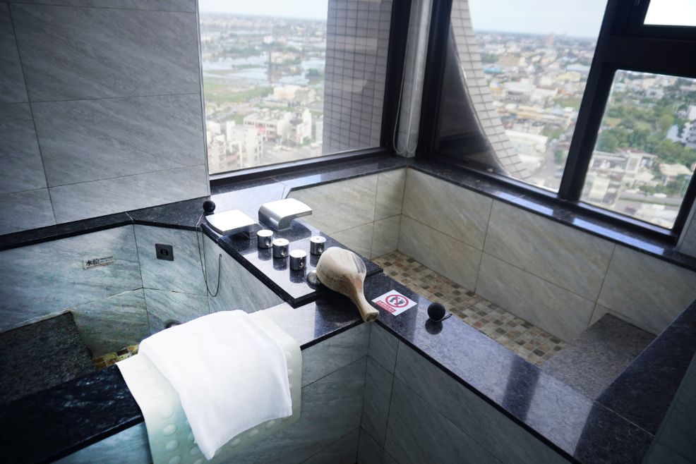 開團｜村却國際溫泉酒店｜羅東溫泉飯店推薦，雙湯池，百萬夜景，明廚百匯吃到飽，情侶約會首選