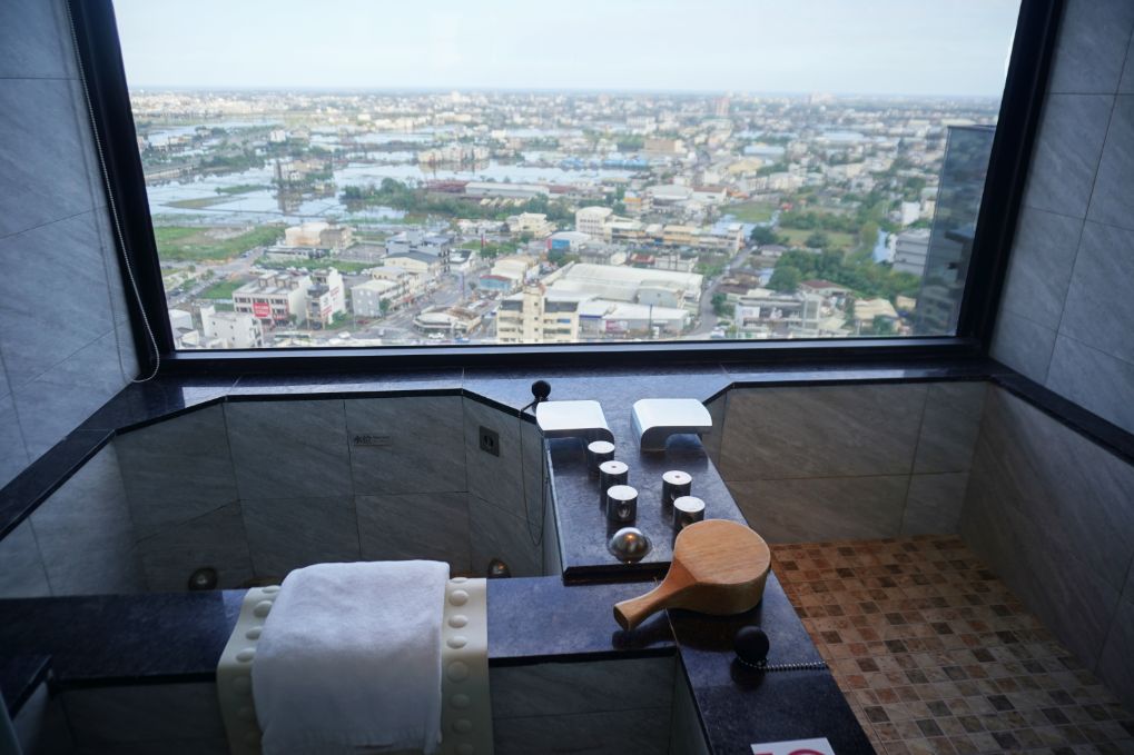 開團｜村却國際溫泉酒店｜羅東溫泉飯店推薦，雙湯池，百萬夜景，明廚百匯吃到飽，情侶約會首選