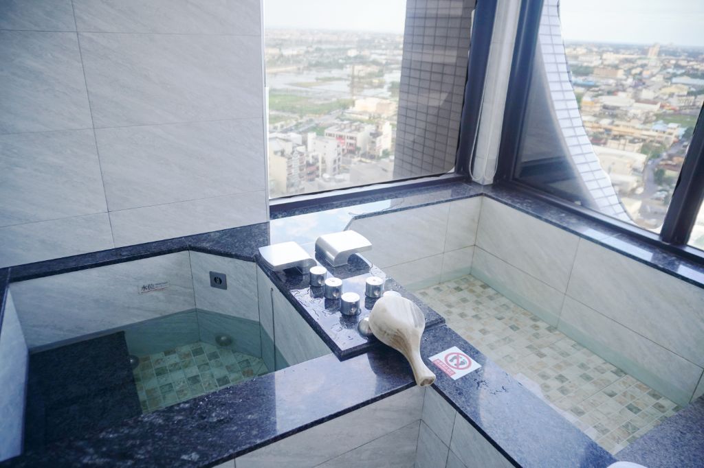 開團｜村却國際溫泉酒店｜羅東溫泉飯店推薦，雙湯池，百萬夜景，明廚百匯吃到飽，情侶約會首選