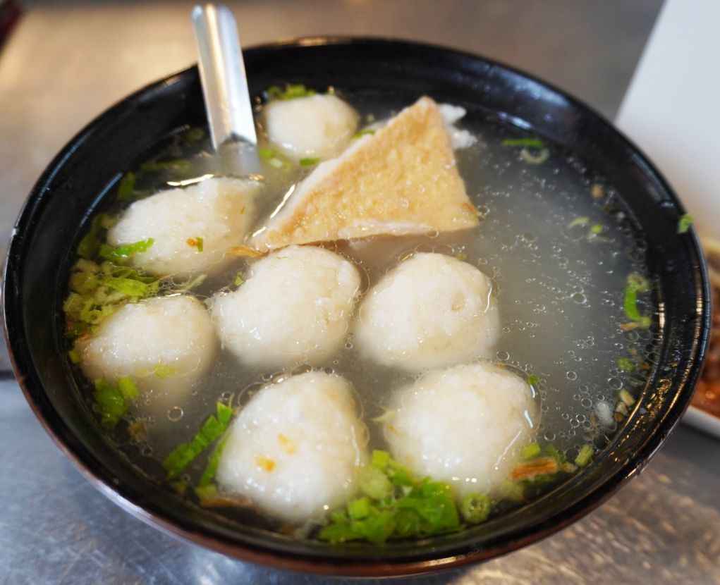 基隆仁愛|魚丸伯仔|2025年500碗推薦店家,豆干包湯頭清甜,配料豐富,推薦必吃 - 第6張圖